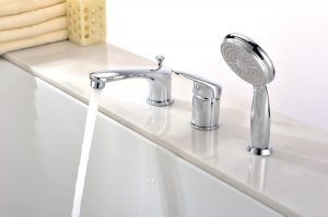 Смеситель на борт ванны Lemark Luna LM4145C Chrome