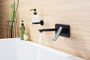 Cмеситель для раковины Lemark Bronx LM3726BL Черный
