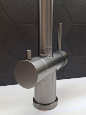 Смеситель для кухни с гибким изливом AltroBagno Flusso 050204 MB Оружейная сталь